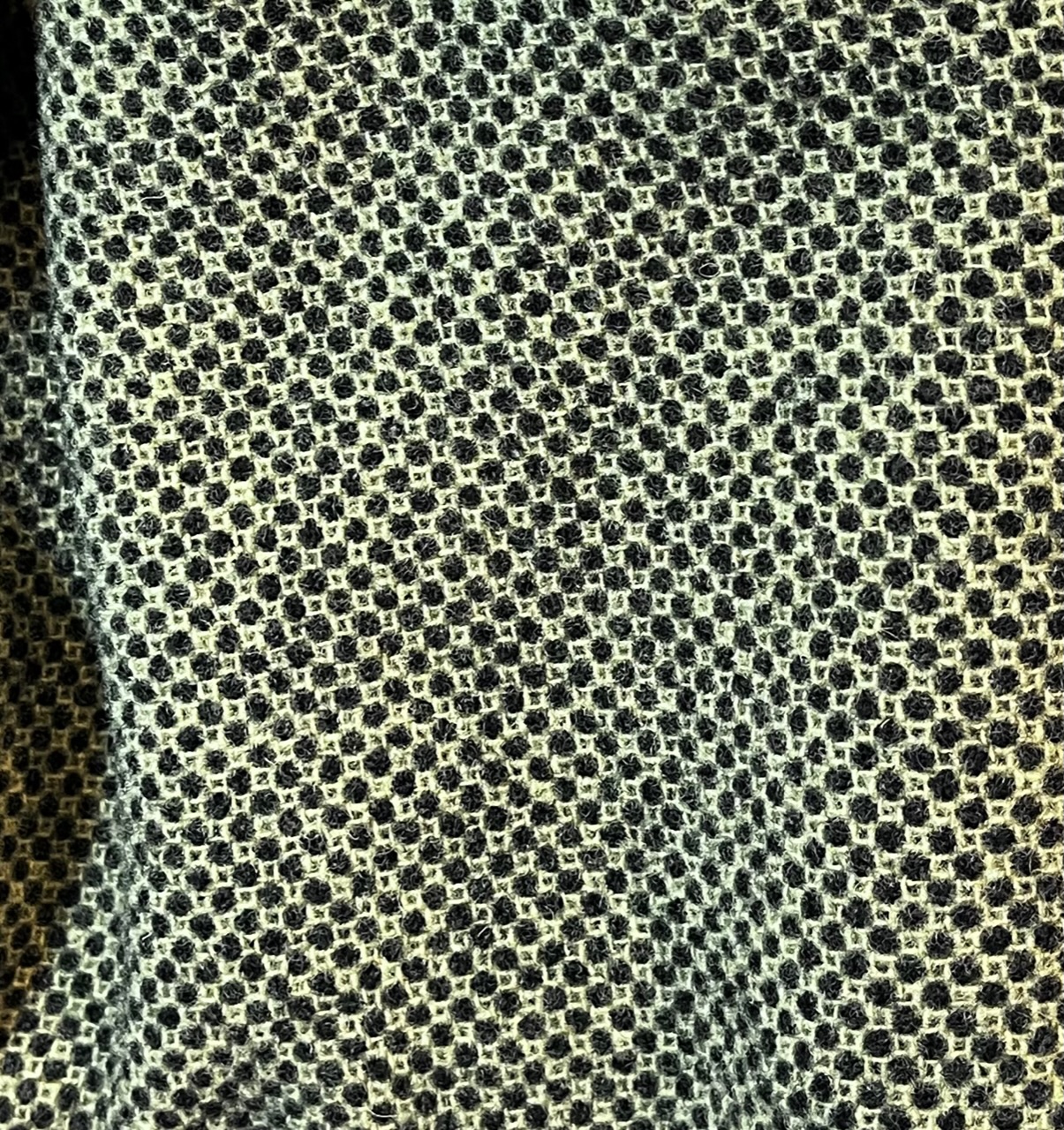 BLACK/GRAY DOTS